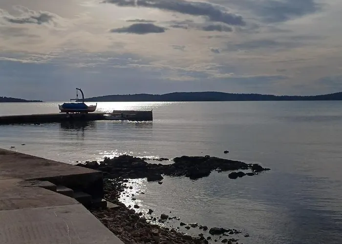 Za Odmor Peace アパート